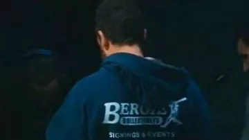 Sweat à capuche Bergie Collectibles de Self (Adam Sandler) dans Adam Sandler : Love You