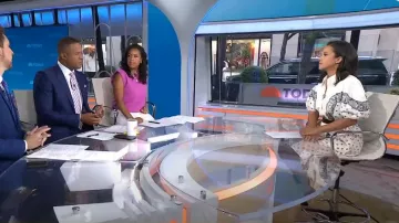 Vestido camisero midi con estampado de pañuelo de Chloe usado por Laura Jarrett como se ve en Today el 29 de agosto de 2024