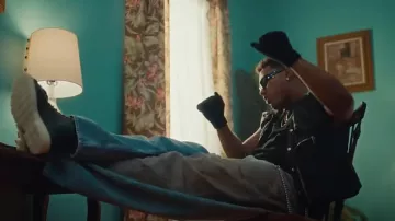 Rick Owens Gilet cargo en cuir noir à ampoules porté par Myke Towers dans Myke Towers & Jay Wheeler - AUNQUE LLEGUE OTRO (Visualizer)