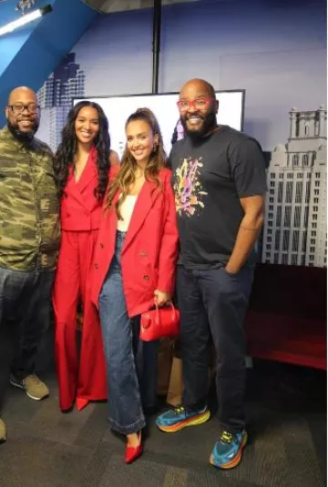 Osoi Boat Mini en rojo usado por Jessica Alba en su publicación de Instagram el 23 de agosto de 2024