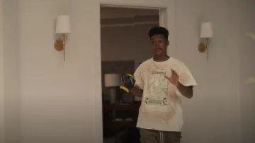 Who Decide War Currency Camiseta usada por Will Smith (Jabari Banks) como se ve en Bel-Air (S03E07)
