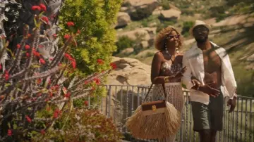 Brandon Blackwood Medium Nia Bag porté par Vivian Banks (Cassandra Freeman) tel qu’on le voit dans Bel-Air (S03E07)