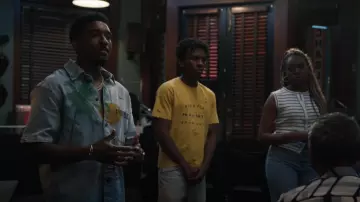 Hudson Short Sleeve Button Up Camp Shirt porté par Jazz (Jordan L. Jones) comme on le voit dans Bel-Air (S03E07)