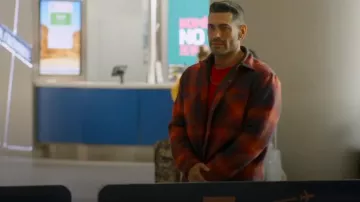 Sobrecamisa acolchada de H&M usada por Sarper como se ve en 90 Day Fiancé: The Other Way (T06E02)