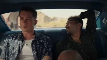 Vetements Chemise en jersey à imprimé code - Noir Vert portée par Dionysos (Nabhaan Rizwan) comme on le voit dans KAOS (S01E02)