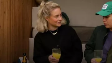 Cárdigan con cuello en V pequeño de Asos Design en negro usado por Dempsey como se ve en 90 Day Fiancé: The Other Way (T06E09)