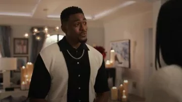Camisa de punto Winnie NY Colourblock usada por Lamarcus Alton (Justin Cornwell) como se ve en Bel-Air (S03E08)
