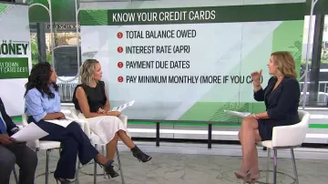 Cinq a Sept Khloé Blazer de mezclilla con mangas fruncidas usado por Christine Romans como se ve en Today el 30 de agosto de 2024