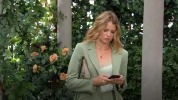 Pochette Rebecca Minkoff Leo portée par Summer Newman (Allison Lanier) comme on le voit dans Les Feux de l’Amour le 30 août 2024