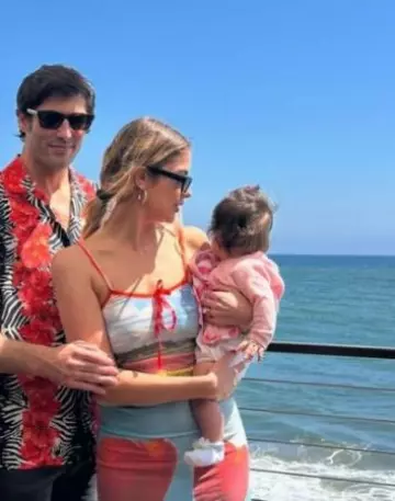 Celine Cl40273U Lunettes de soleil Cat Eye Bold portées par Ashley Benson sur son Instagram le 1er septembre 2024