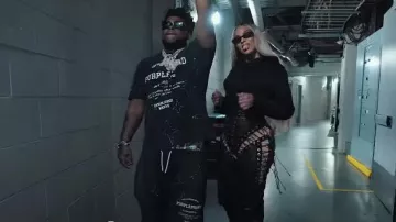 Pantalones cortos de chándal adornados con estrellas de cristal negro de la marca púrpura usados por BossMan Dlow en Ciara, BossMan DLow - Run It Up (Lyric Video)