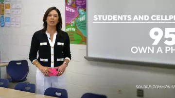 L’Agence Estefania Cardigan à bordure contrastée porté par Meg Oliver tel qu’on le voit dans CBS Evening News le 29 août 2024