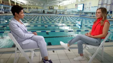 Ann Taylor The Straight Pant in Cross Weave in Deep Wisteria worn by Jericka Duncan as seen in CBS Evening News on September 2, 2024