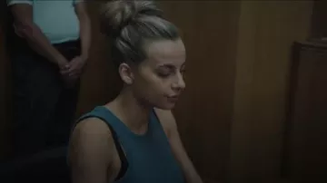Débardeur en jersey côtelé Vero Moda en bleu délavé porté par Chloe Ayling (Nadia Parkes) comme on le voit dans Kidnapped : The Chloe Ayling Story (S01E04)