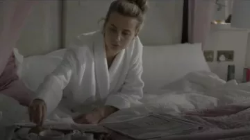 Bata H&M Waffled usada por Chloe Ayling (Nadia Parkes) como se ve en Secuestrado: La historia de Chloe Ayling (T01E05)