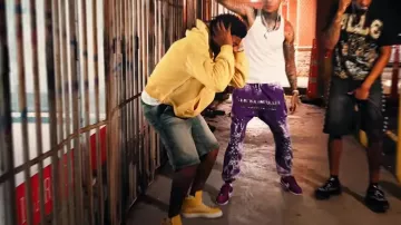 Rick Owens Baskets hautes vintage en cuir jaune portées par Yungeen Ace dans Yungeen Ace - Who Ready (Clip officiel)