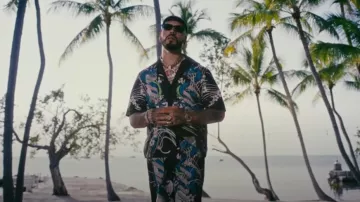 Prada Eyewear Blue Cat Eye Triangle Logo Sunglasses worn by Anuel AA in Anuel AA - Shampoo de Coco (Video Oficial)