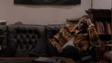 Mnml Veste en flanelle portée par Cam Watkins (Mitchell Edwards) comme on le voit dans All American : Homecoming (S03E09)