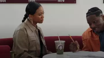 La veste courte cargo portée par Keisha McCalla (Netta Walker) telle qu’on la voit dans All American : Homecoming (S03E09)