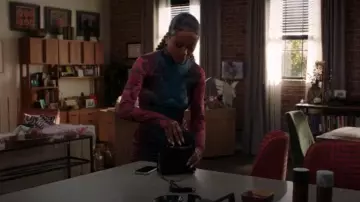 Sac Zara Mini City porté par Keisha McCalla (Netta Walker) tel qu’on le voit dans All American : Homecoming (S03E09)