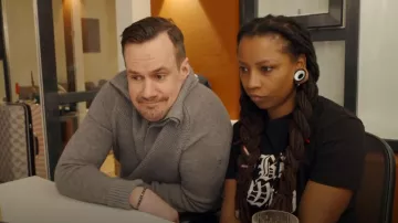 Dolls Kill Halloween Bad Witch Graphic Tee porté par Corona comme on le voit dans 90 Day Fiancé : The Other Way (S06E10)