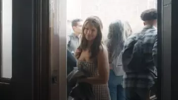 LA Hearts Tie Front Plaid Mini Dress portée par Bree (Catherine Missal) comme on le voit dans Tell Me Lies (S02E01)