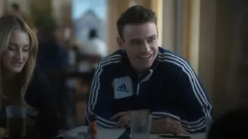 Chaqueta de entrenamiento Adidas Condivo 12 usada por Leo (Thomas Doherty) como se ve en Tell Me Lies (T02E01)