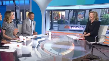 Cinq a Sept Khloé Blazer de manga fruncida usado por Christine Romans como se ve en Today el 3 de septiembre de 2024