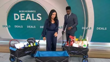 Combinaison en satin à encolure portefeuille mangue portée par Elizabeth Werner comme on le voit dans CBS Mornings le 3 septembre 2024