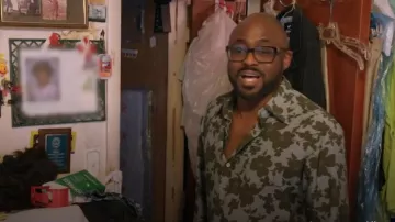 Chemise à fleurs Tom Ford portée par Wayne Brady comme on le voit dans Wayne Brady : The Family Remix (S01E05)