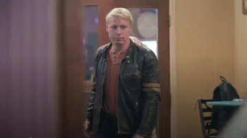 Chaqueta de moto de cuero genuino Noills Negra usada por Ethan Plath como se ve en Welcome to Plathville (S06E04)