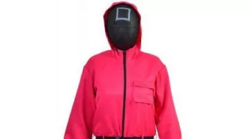 Squid Game TV series Wardrobe: Seong Gi-hun (Lee Jung-jae) is wearing blue oxford shirt in season 2, episode 1