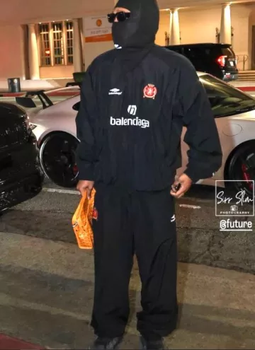 Veste de survêtement Balenciaga Paris 10 Black Soccer portée par Future sur le compte Instagram @future