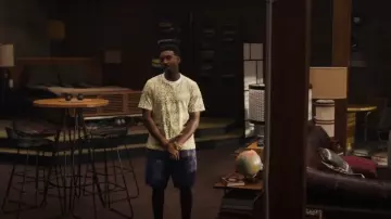 Wales Bonner Le T-shirt original porté par le Jazz (Jordan L. Jones) tel qu’on le voit dans Bel-Air (S03E09)