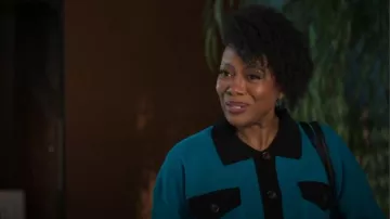 New York and Company Cardigan contrasté à manches longues porté par Savannah (Reece Odum) comme on le voit dans Kold x Windy (S02E04)