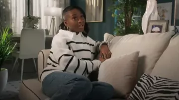 NA-KD Pull rayé en maille porté par Autumn Love (Ebony N Mayo) comme on le voit dans Kold x Windy (S02E04)