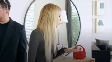 Miu Miu Wander Sac Hobo en cuir Nappa matelassé porté par Tracy Tutor comme on le voit dans Million Dollar Listing Los Angeles (S15E09)