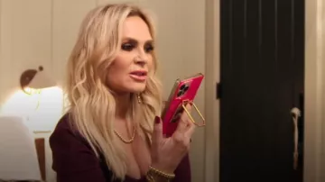 Case-Mate Blox Hot Pink utilisé par Tamra Judge comme on le voit dans The Real Housewives of Orange County (S18E09)