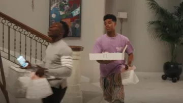 T-shirt de poche du département de la galerie porté par Will Smith (Jabari Banks) comme on le voit dans Bel-Air (S03E10)