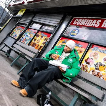 Parka Supreme New York Yankees Green Patches Down usada por Fanum en la cuenta de Instagram @elfanum