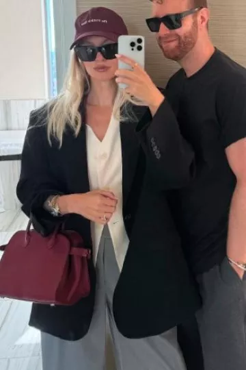 Lunettes de soleil en acétate Cat-Eye Celine Eyewear portées par Leonie Hanne sur sa Story Instagram le 8 septembre 2024