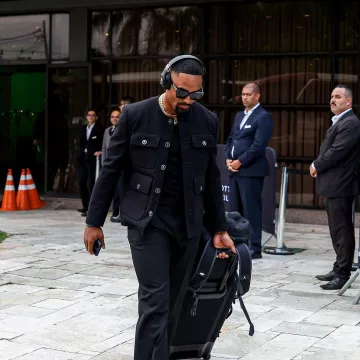 Gucci Black Square Sunglasses worn by Jalen Hurts on the Instagram account @philadelphiaeagles
