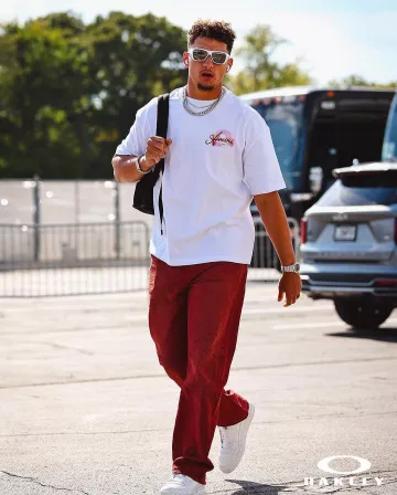 Amiri Red Bandana Straight Jeans porté par Patrick Mahomes II sur le compte Instagram @chiefs