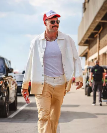 Jeans Lanvin White & Beige Gradient porté par Travis Kelce sur le compte Instagram @chiefs