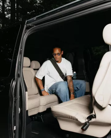 Bottega Veneta Washed Blue Carpenter Pocket Jeans worn by Virgil van Dijk on the Instagram account @virgilvandijk