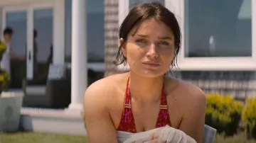 Top de bikini Vix Bia usado por Amelia Sacks (Eve Hewson) como se ve en La pareja perfecta (T01E03)