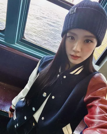 Tommy Hilfiger Crest Back Logo Varsity Jacket worn by Jisoo at Tommy Hilfiger Fashion Show on September 9, 2024