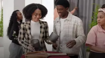 Topman Overshirt à manches longues à carreaux réguliers en écru portée par Orlando 'Lando' Johnson (Martin Bobb-Semple) comme on le voit dans All American : Homecoming (S03E10)