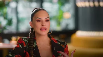 Nissa Blazer à col en V à imprimé floral porté par Amanza Smith comme on le voit dans Selling Sunset (S08E03)