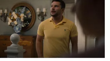 Polo Ralph Lauren Custom Slim-Fit Cotton Mesh Polo porté par Thomas Winbury (Jack Reynor) comme on le voit dans The Perfect Couple (S01E04)